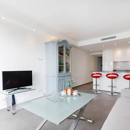 Apartment On La Croisette - 2 Beds 2 Baths Cannes